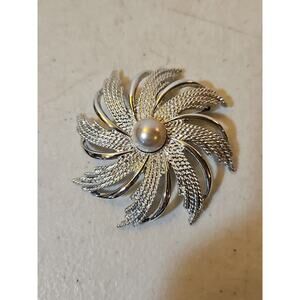 Vintage Sarah Coventry Silver Tone Star Burst Brooch